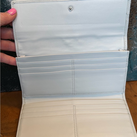 Coach Vintage Signature Khaki and White Leather Wallet - Picture 14 of 16